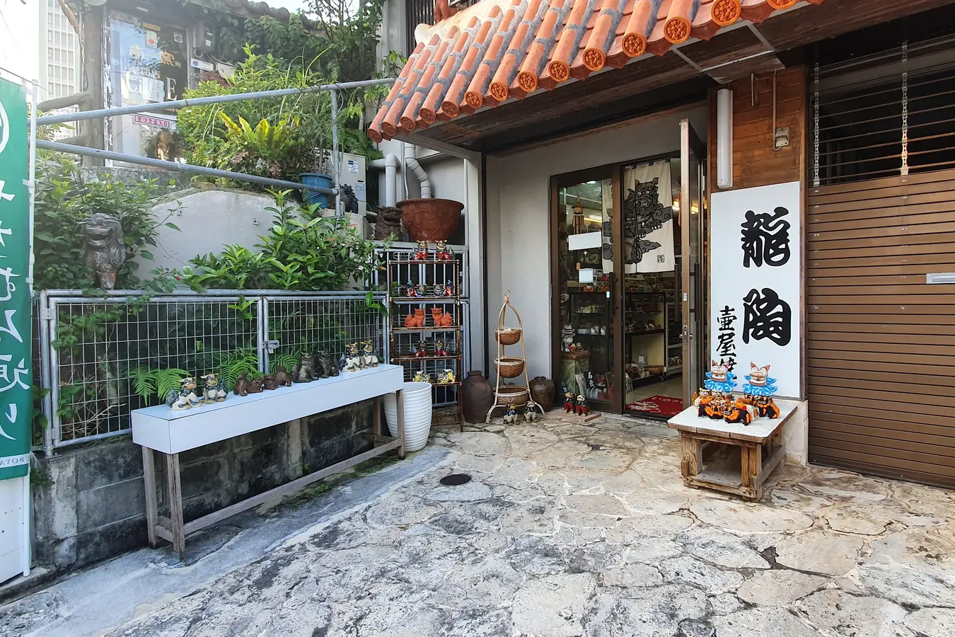 uf 12702b321a1a49d4 Traditional shop entrance in Tsuboya, Okinawa