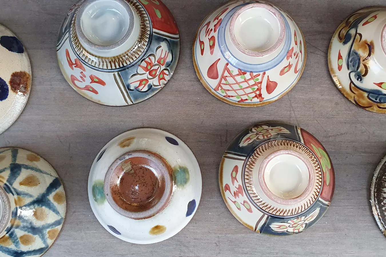 uf 2e6a88d94b294bc9 Patterned pottery bowls in Tsuboya, Okinawa