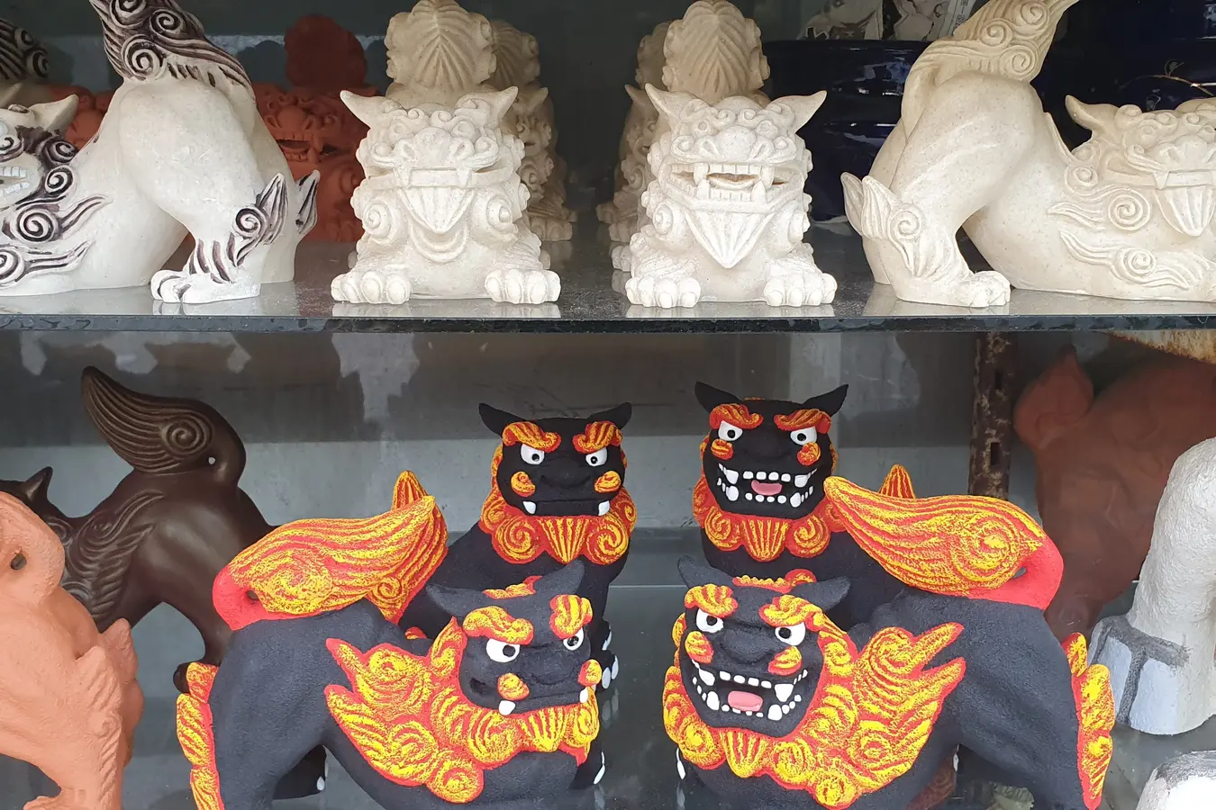 uf b955f5d19dc64d06 Shisa display in Tsuboya, Okinawa